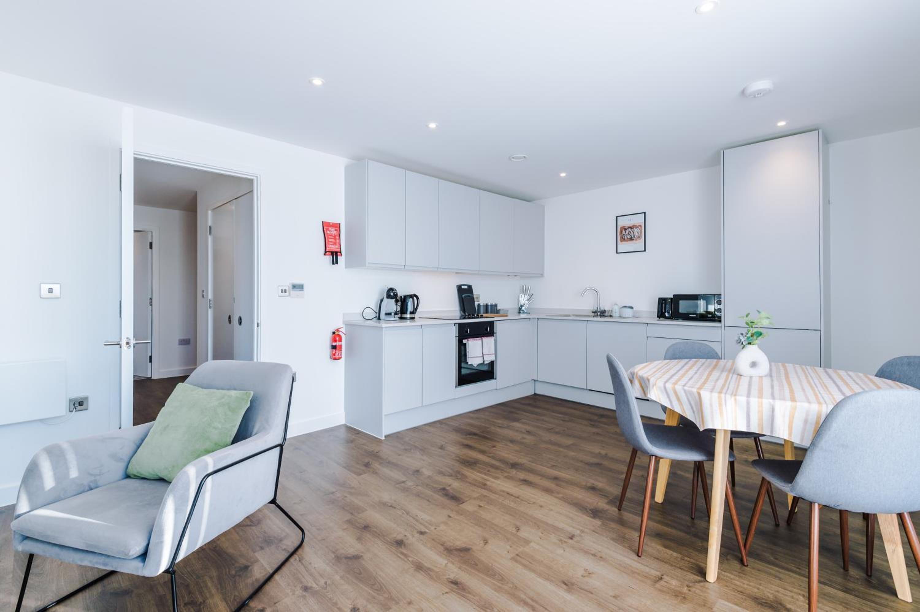 Hilltop Serviced Apartments - Salford Quays view 3