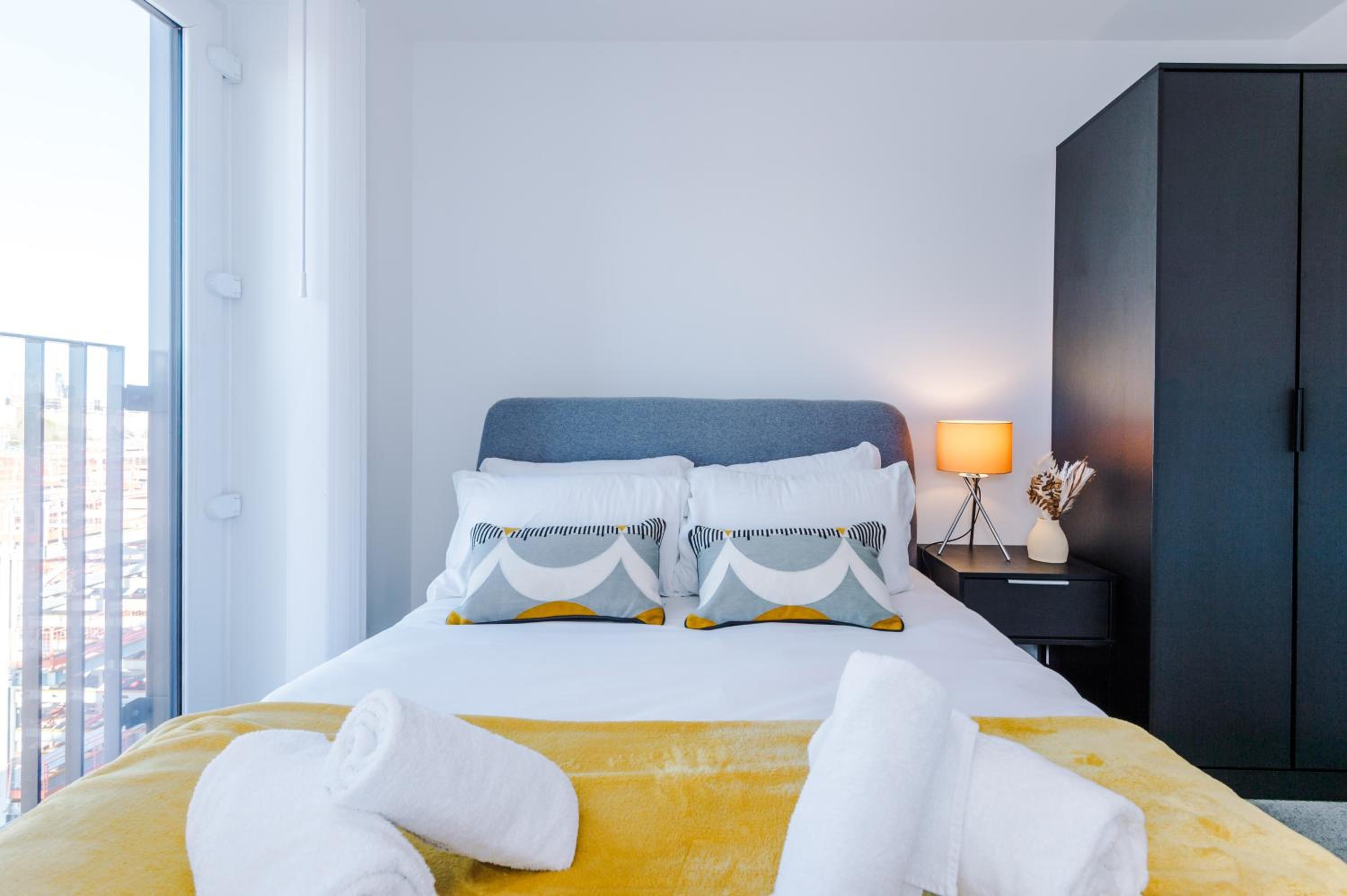 Hilltop Serviced Apartments - Salford Quays view 5