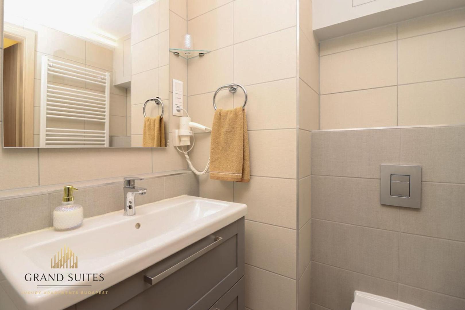 Grand Suites Central