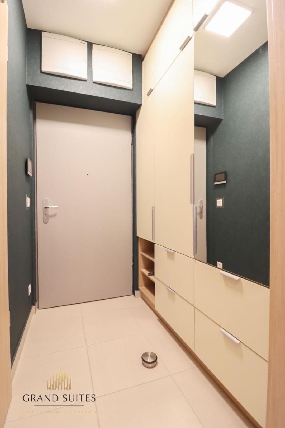 Grand Suites Central