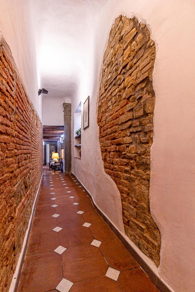 The Ancient Serragli Court
