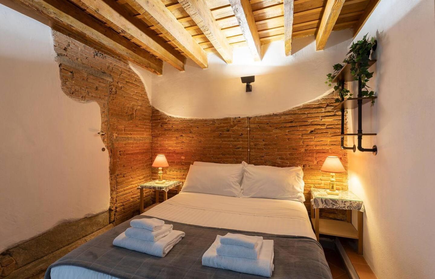 The Ancient Serragli Court