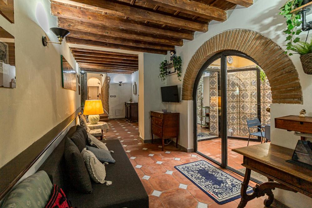 The Ancient Serragli Court