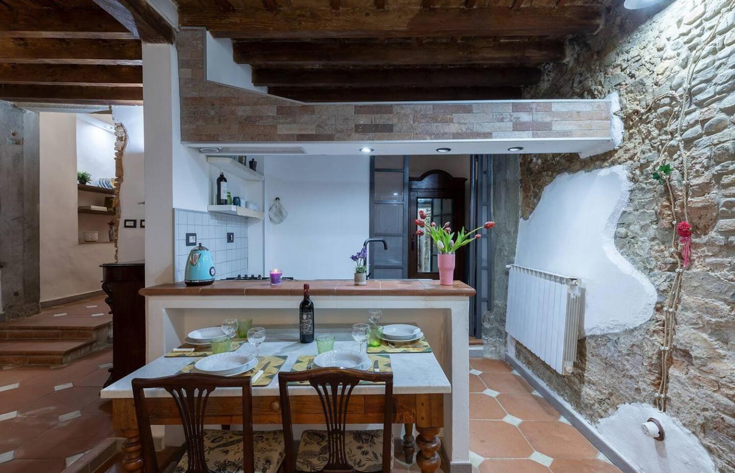 The Ancient Serragli Court