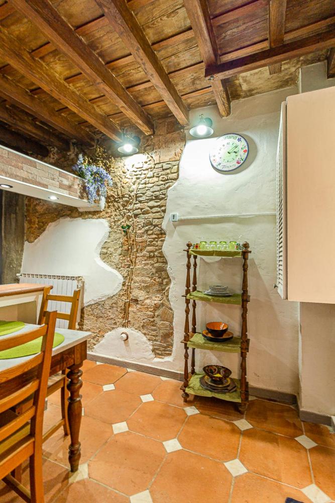 The Ancient Serragli Court