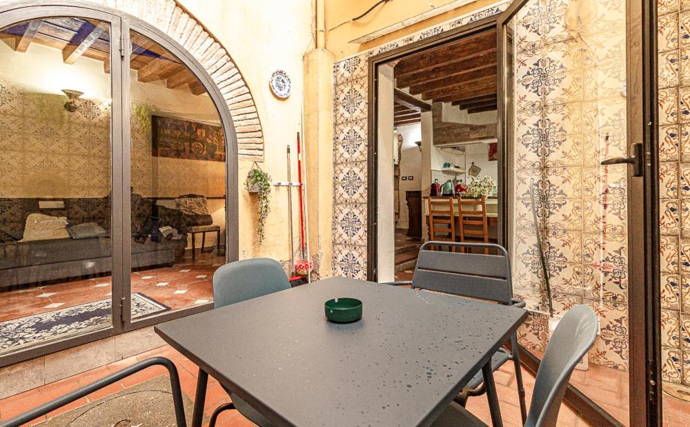 The Ancient Serragli Court