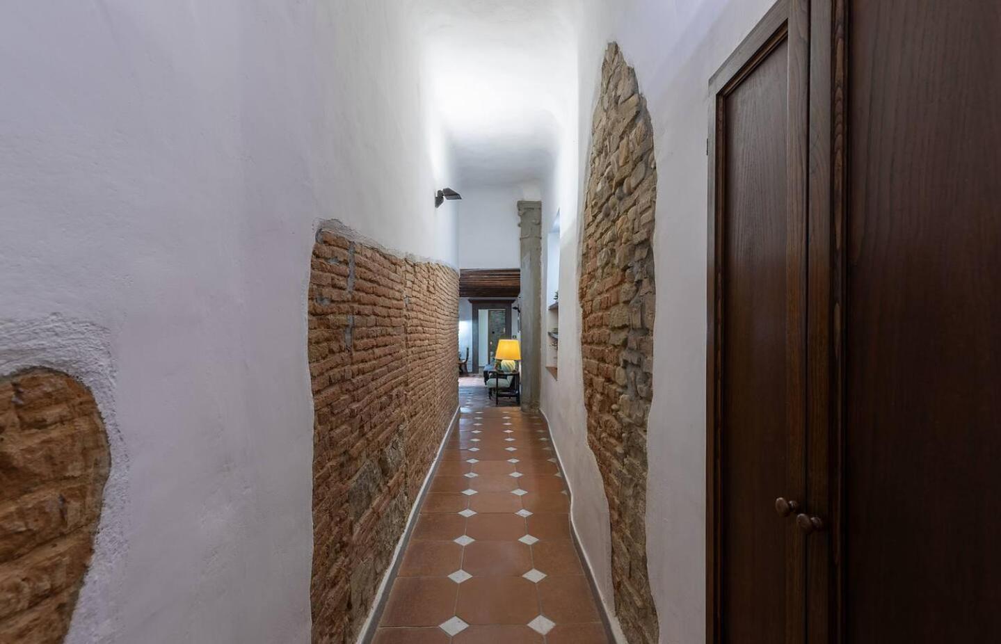 The Ancient Serragli Court