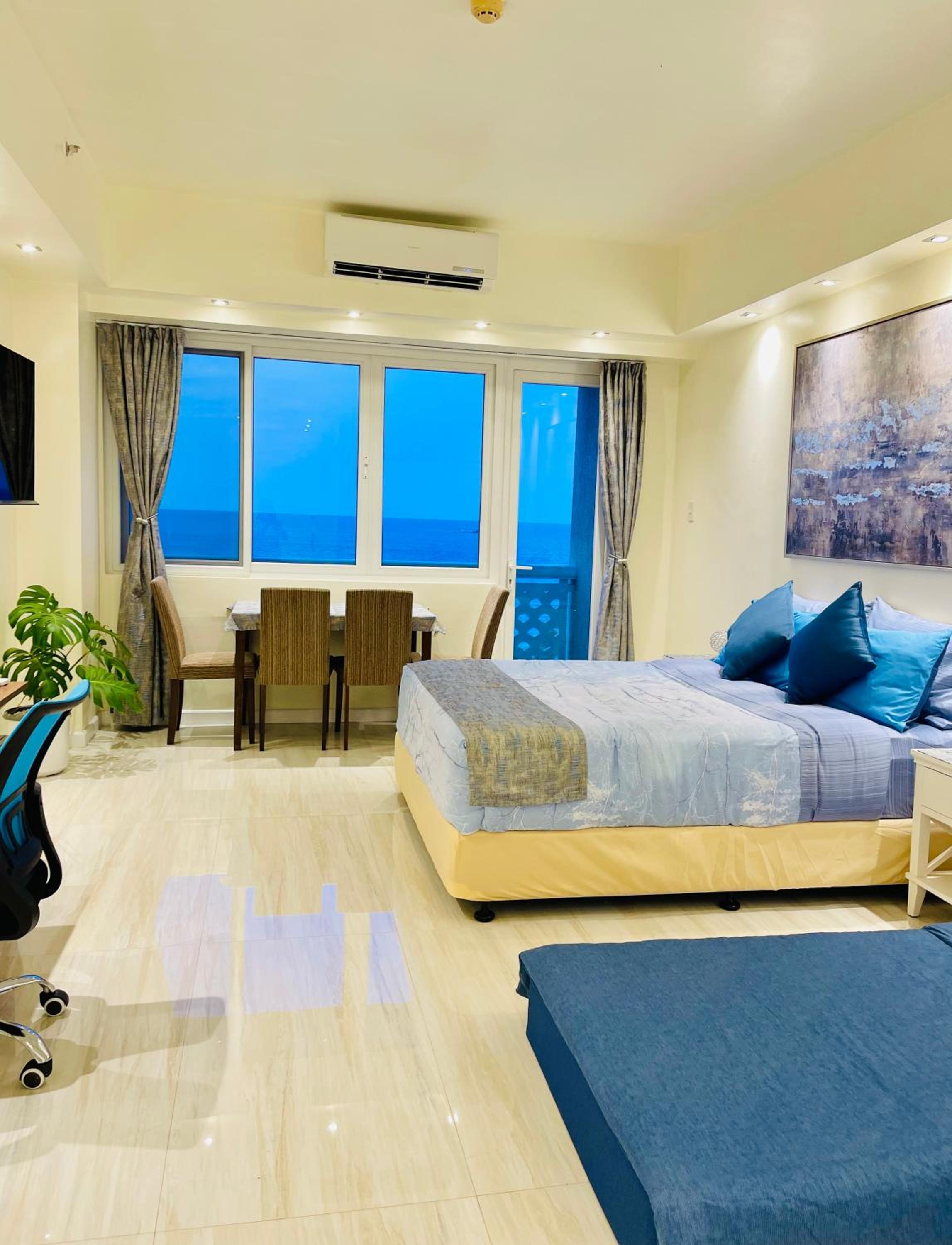 Sophisticated Oceanview Studio in La Mirada view 2