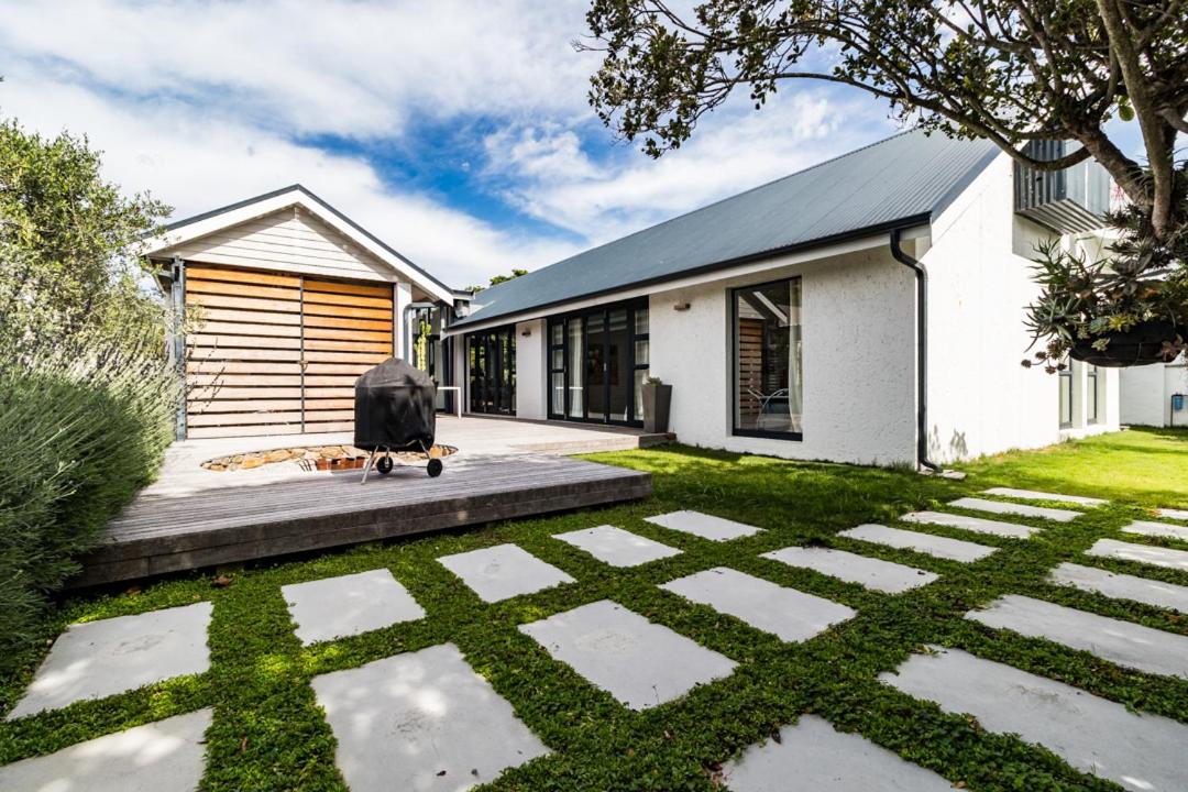 Leisure Isle 2 bedroom home with essential power.
