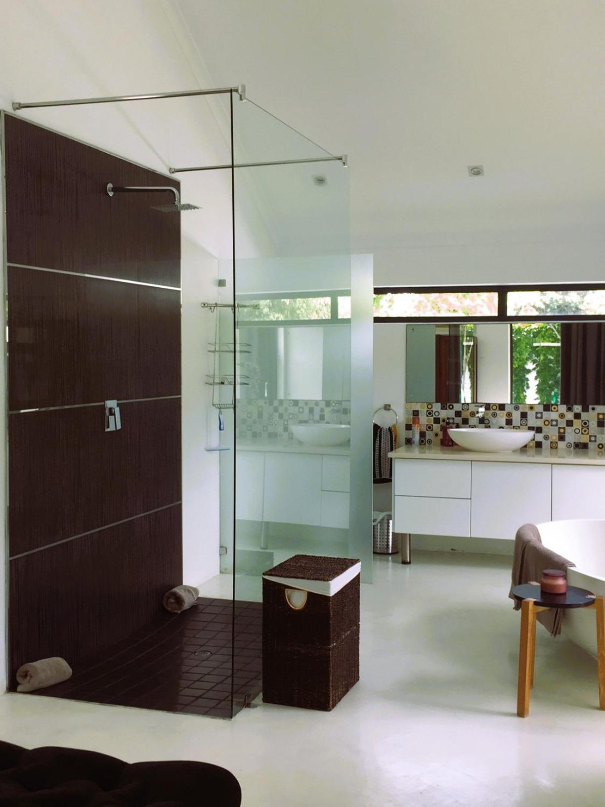 Leisure Isle 2 bedroom home with essential power.