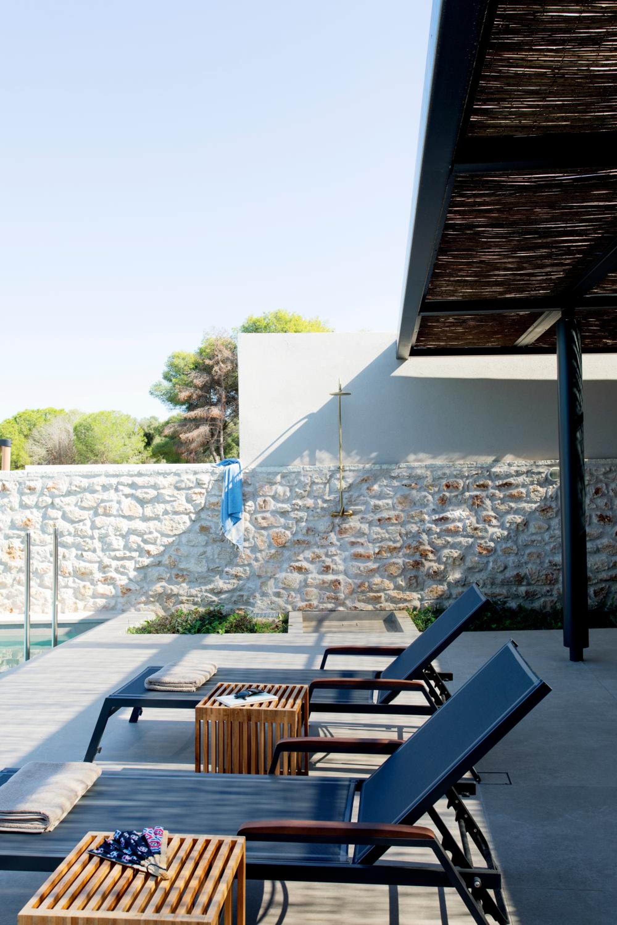 Theros Estate