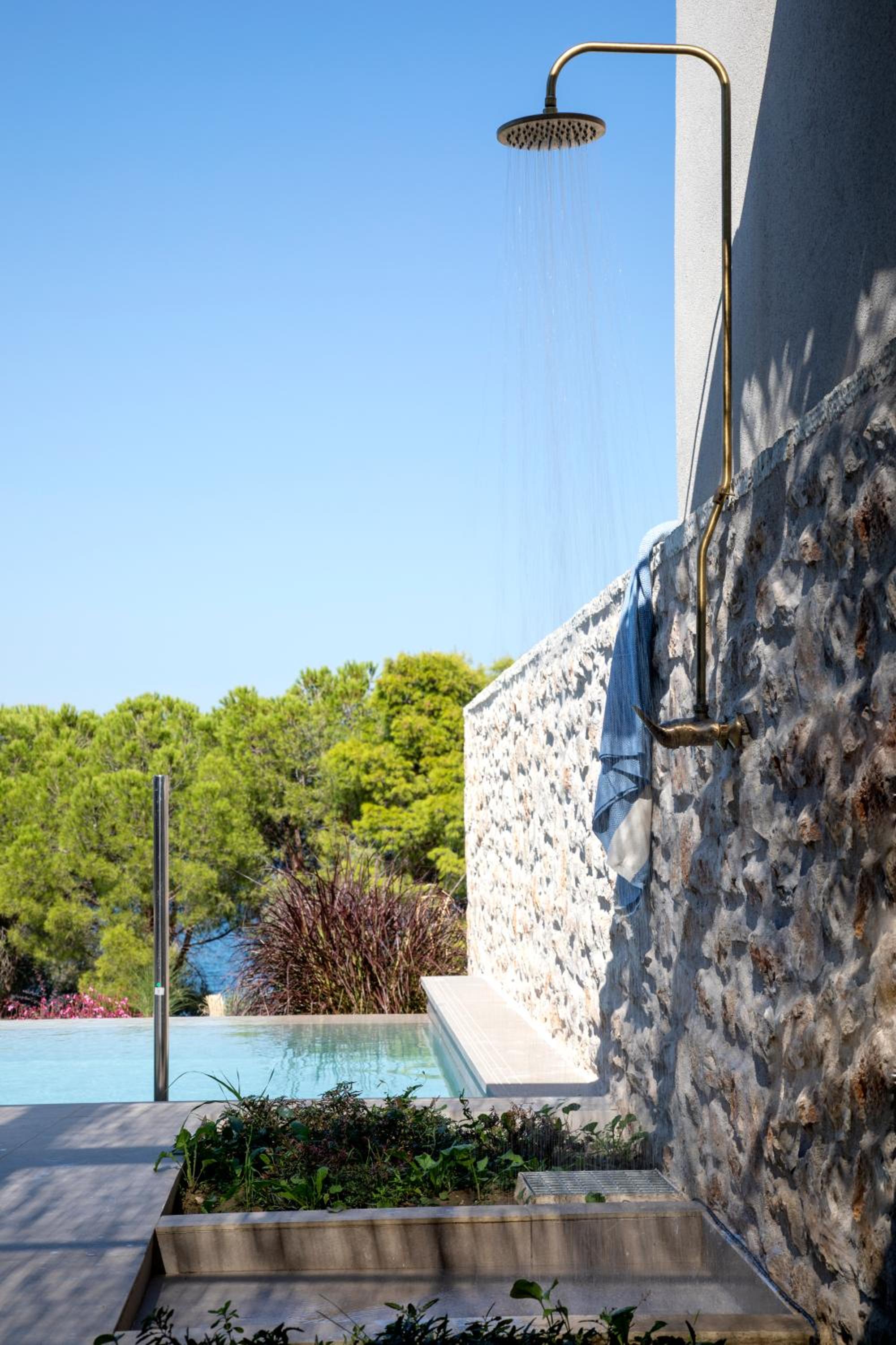 Theros Estate