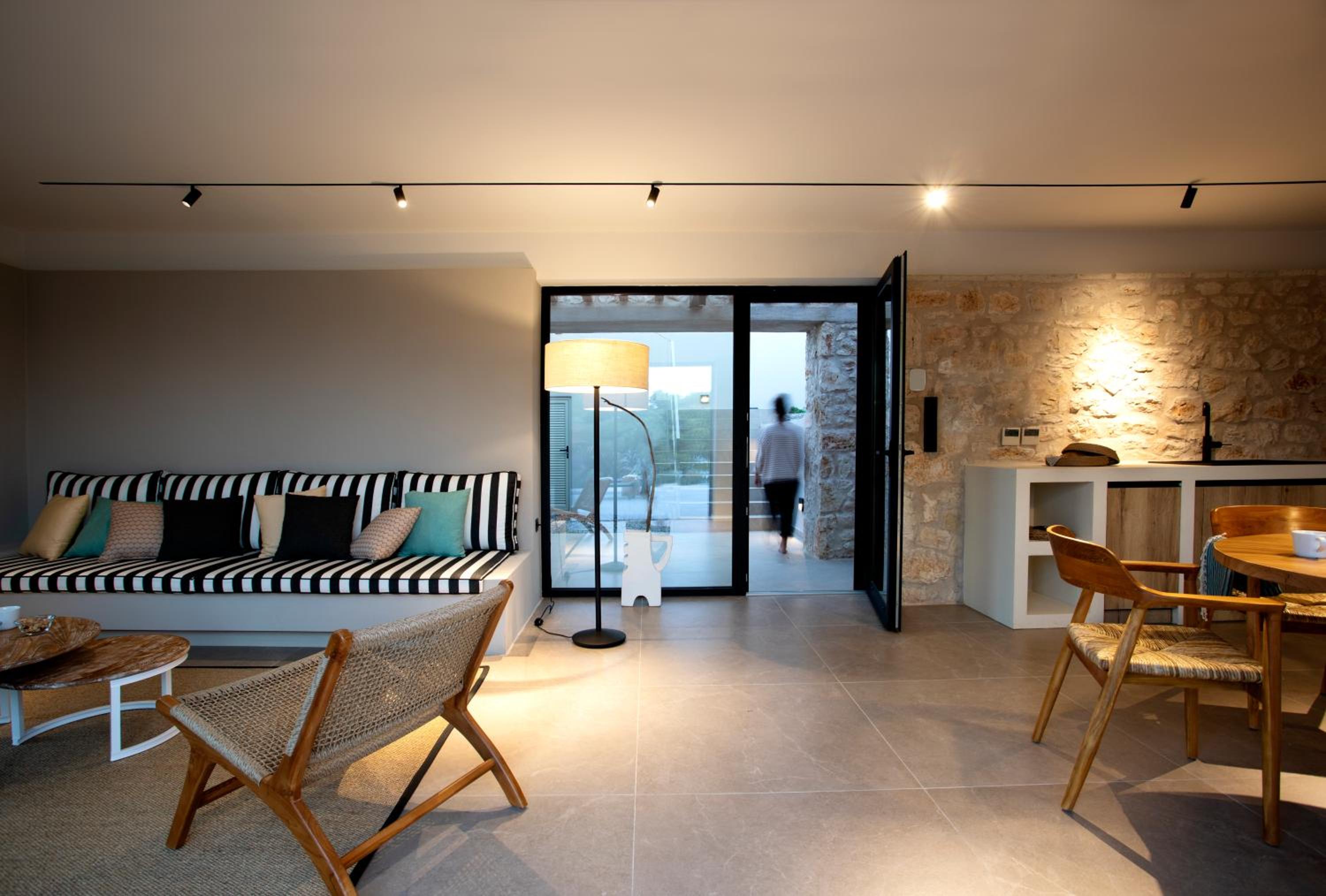Theros Estate