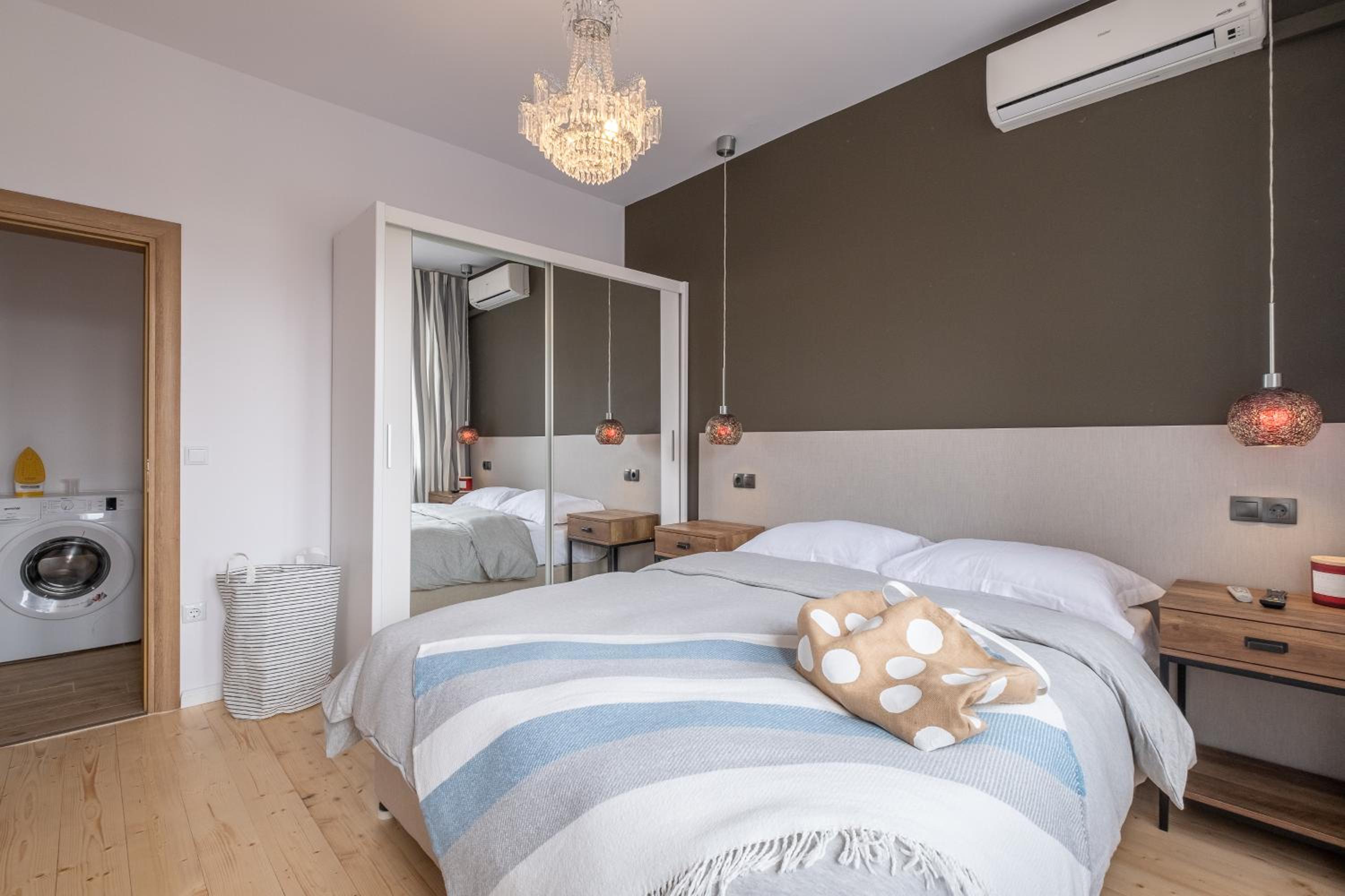 Stylish Gem 2BR Apartment with AC