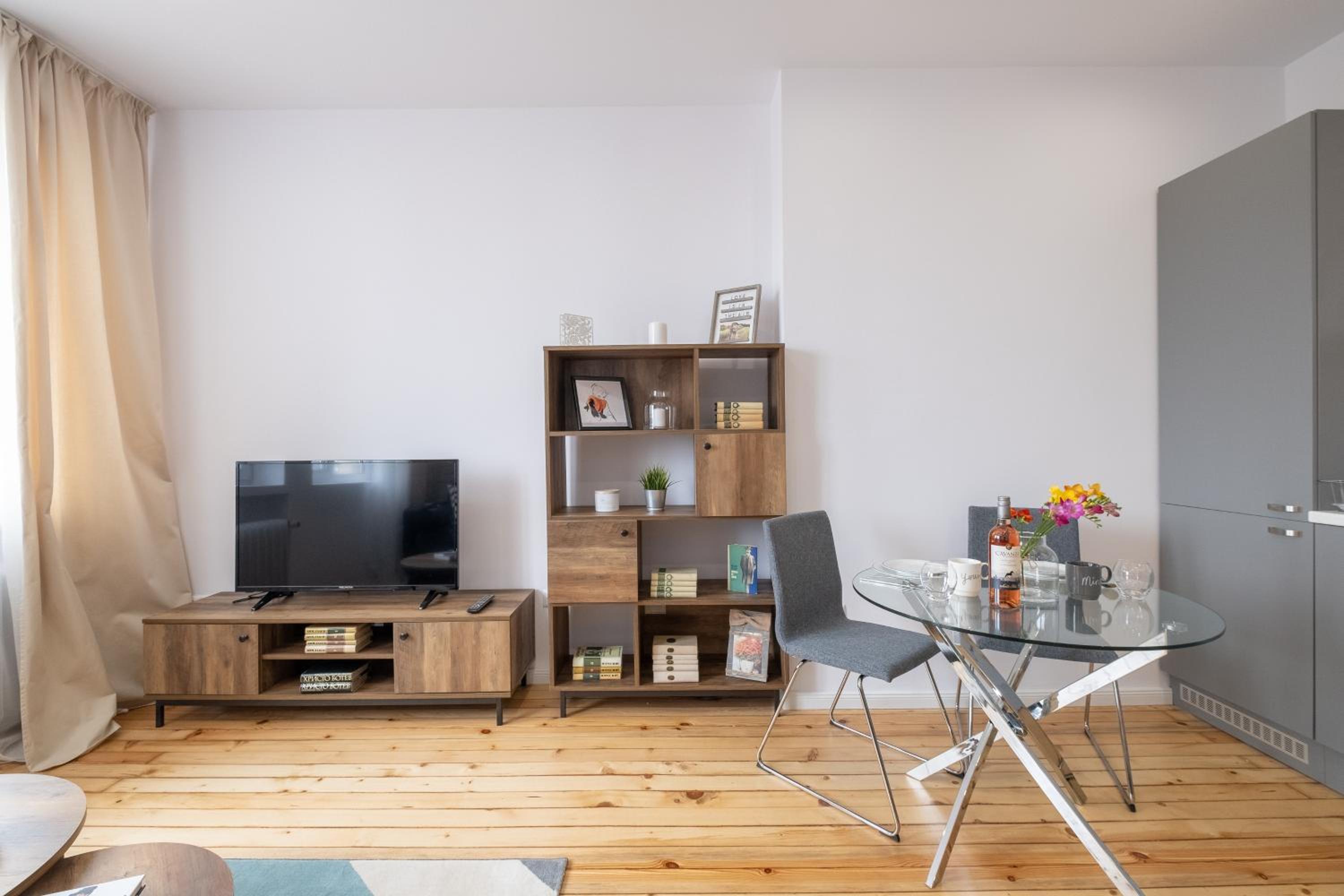 Stylish Gem 2BR Apartment with AC