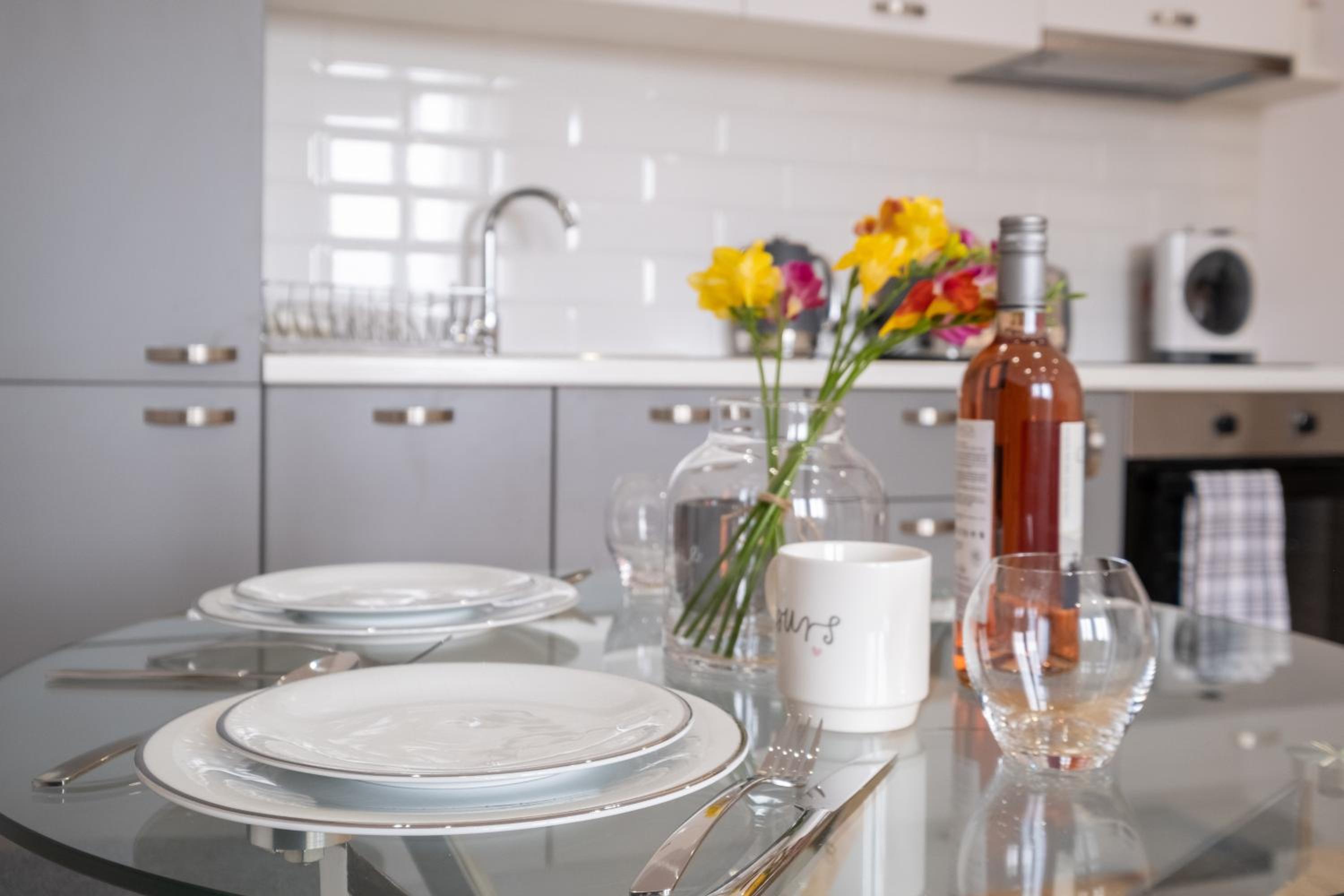 Stylish Gem 2BR Apartment with AC