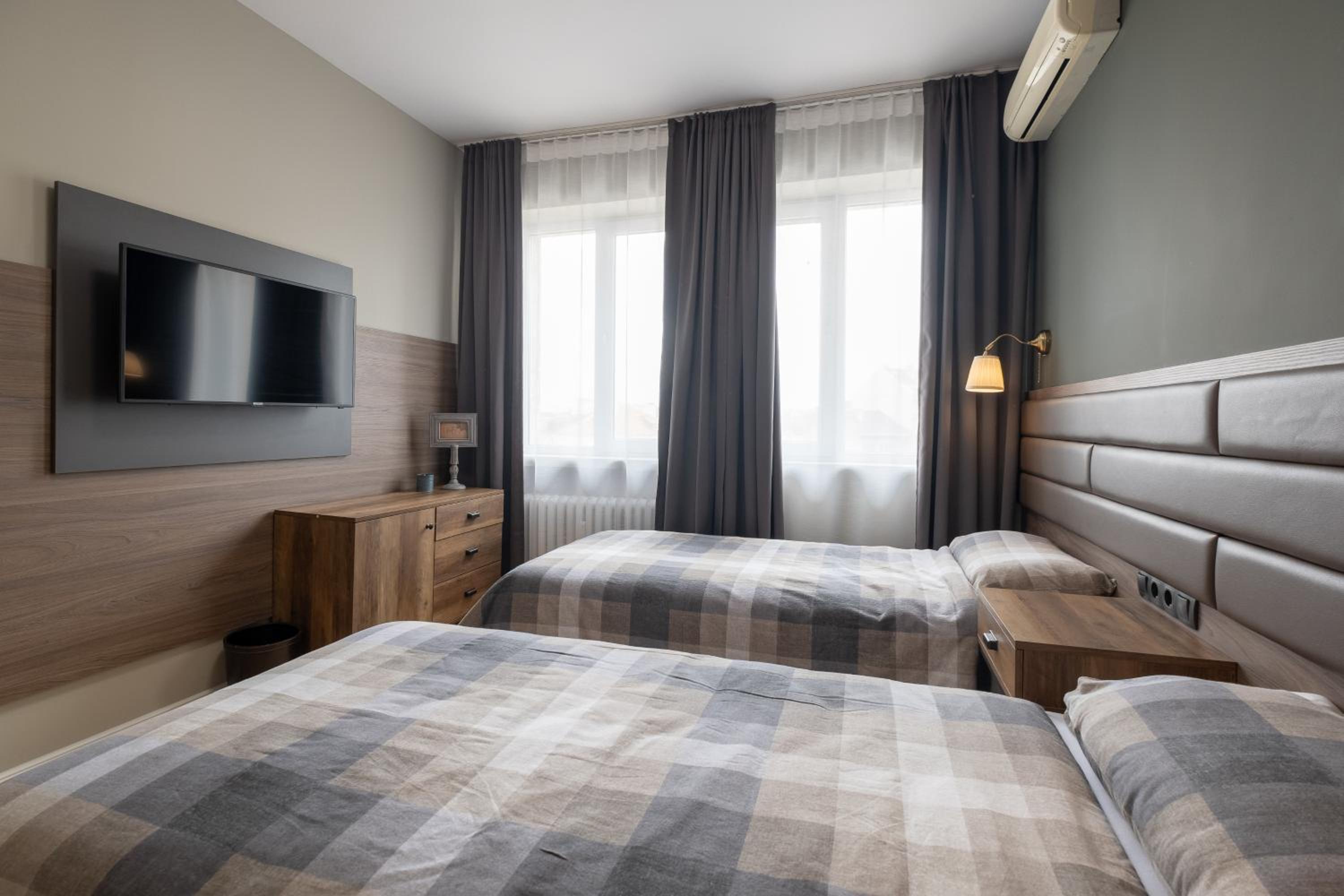 Stylish Gem 2BR Apartment with AC