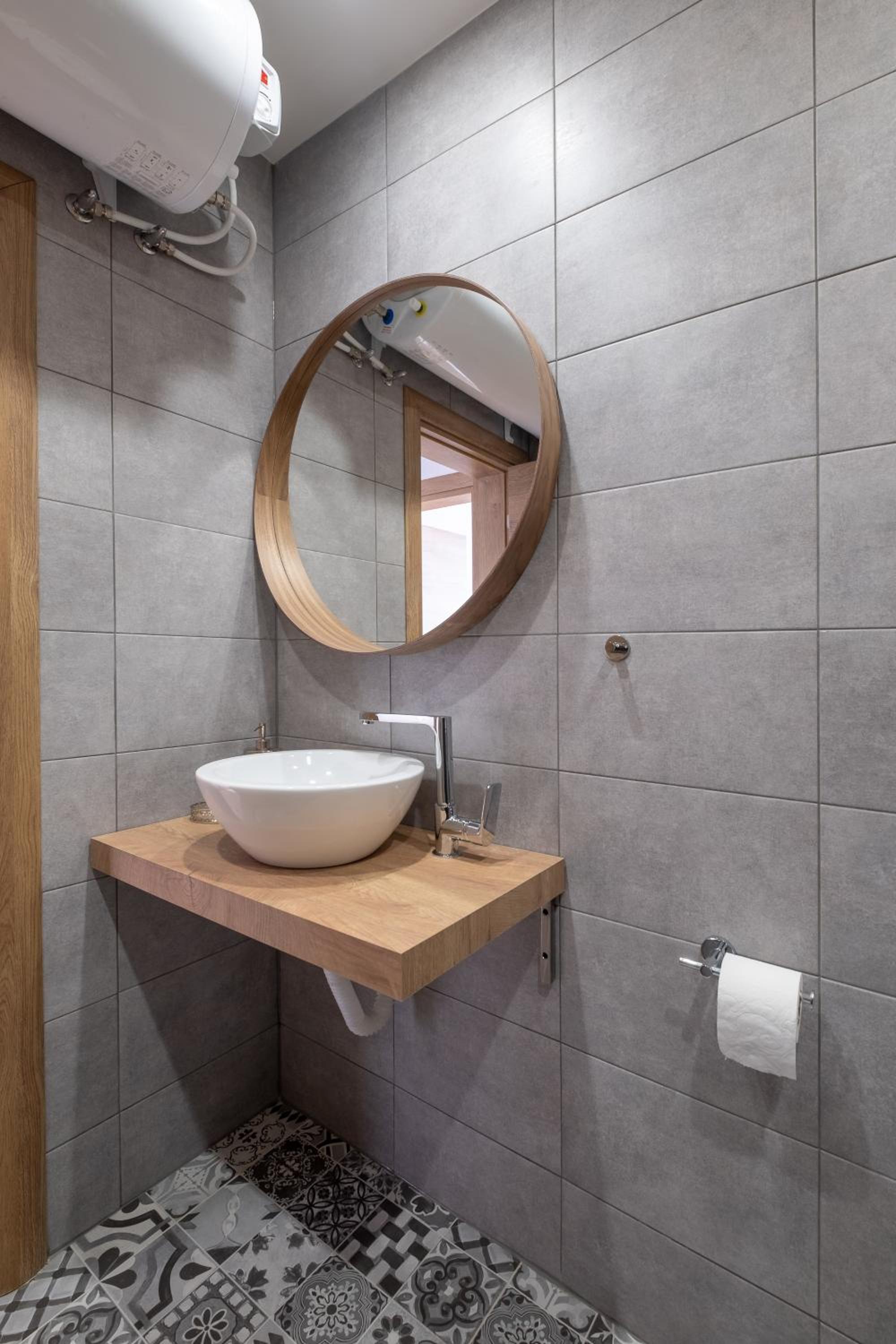 Stylish Gem 2BR Apartment with AC