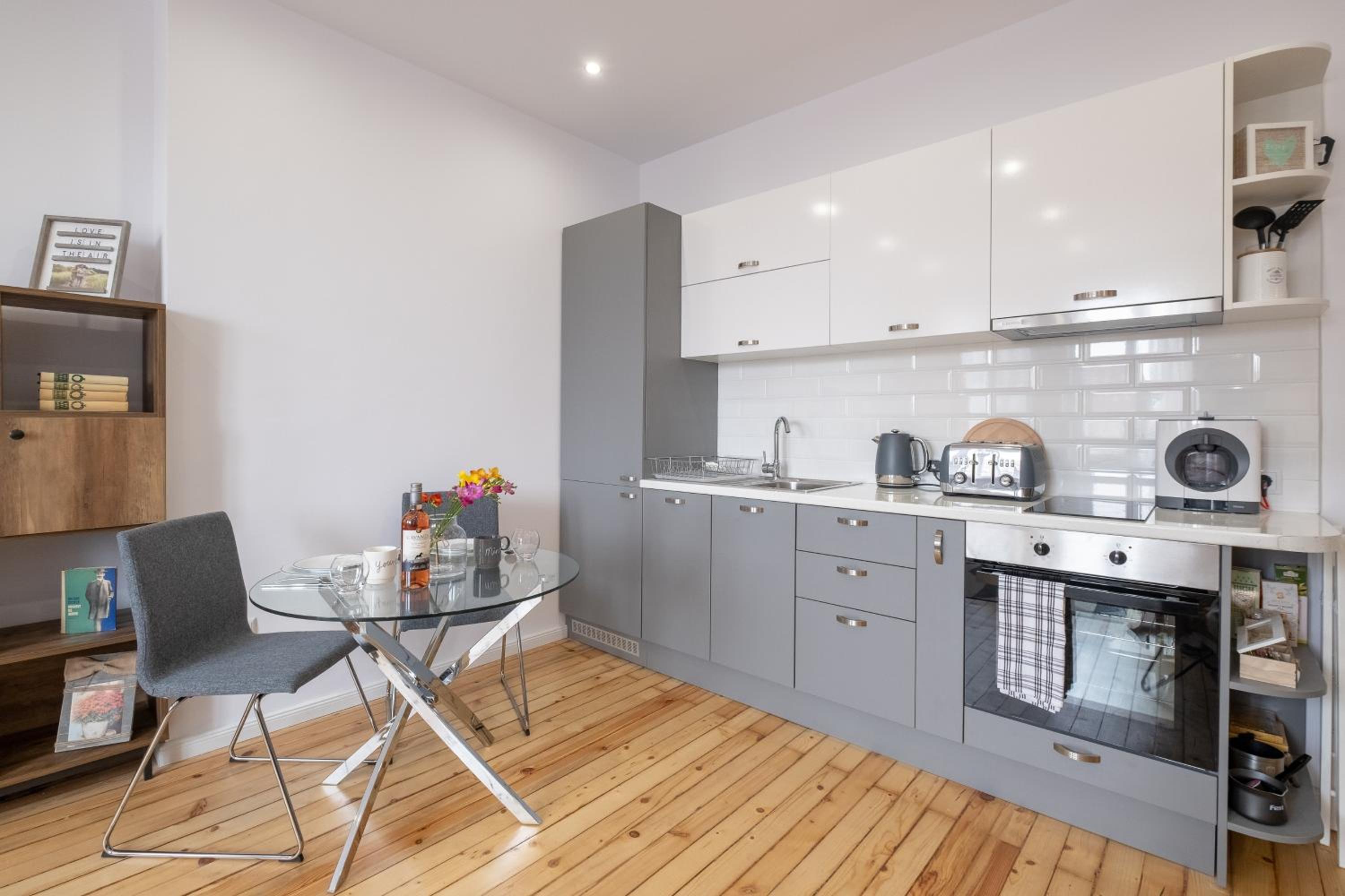 Stylish Gem 2BR Apartment with AC