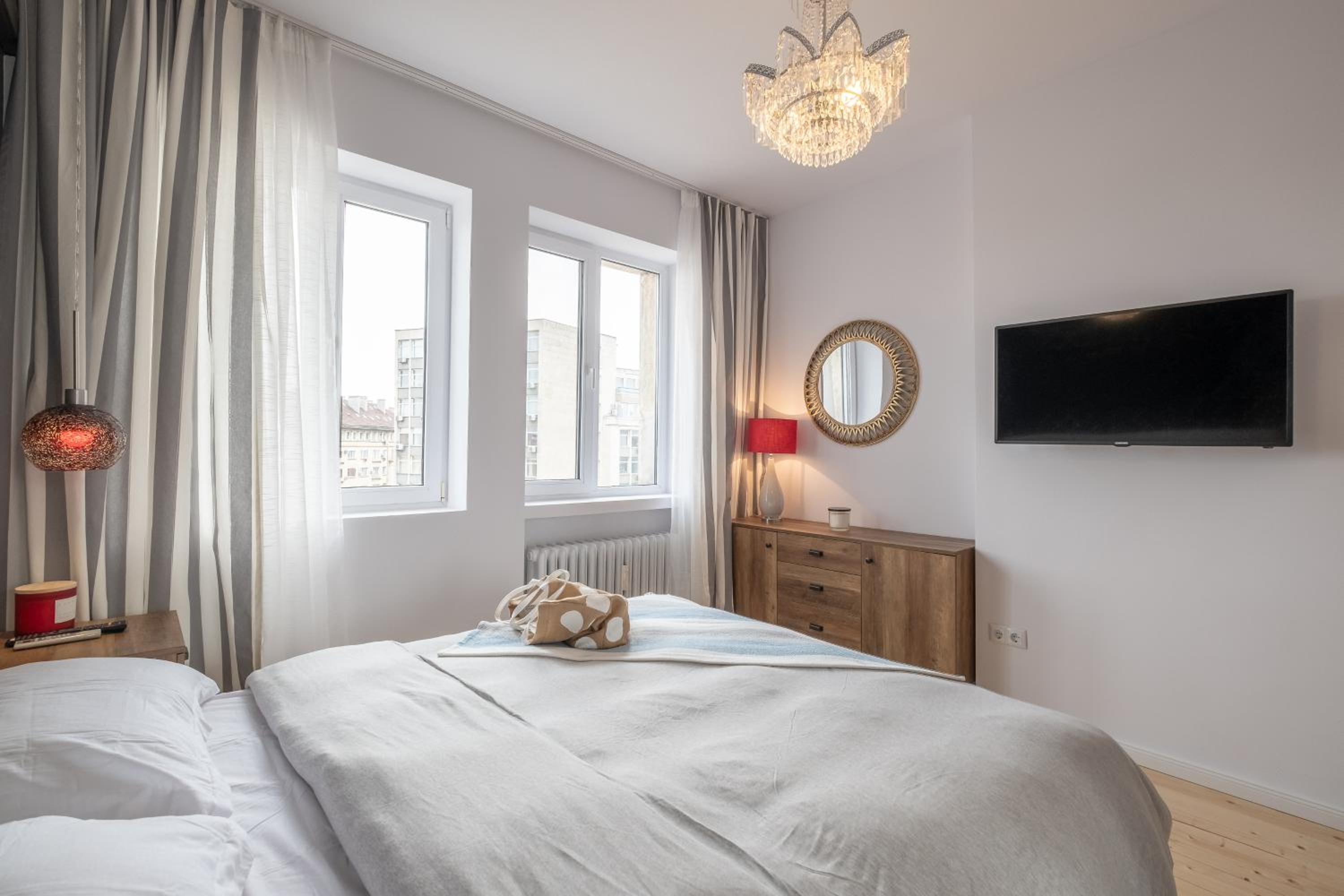Stylish Gem 2BR Apartment with AC