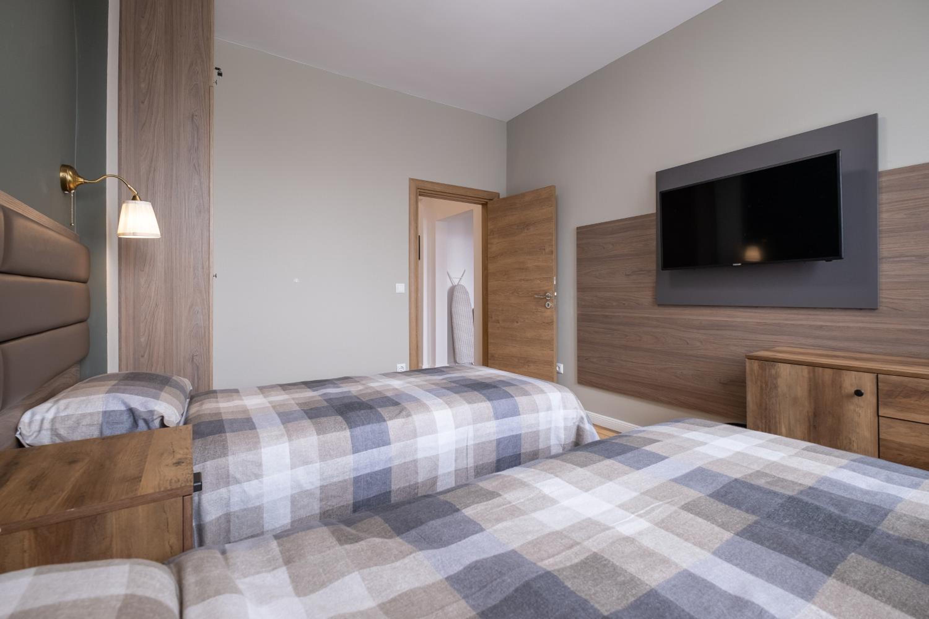 Stylish Gem 2BR Apartment with AC
