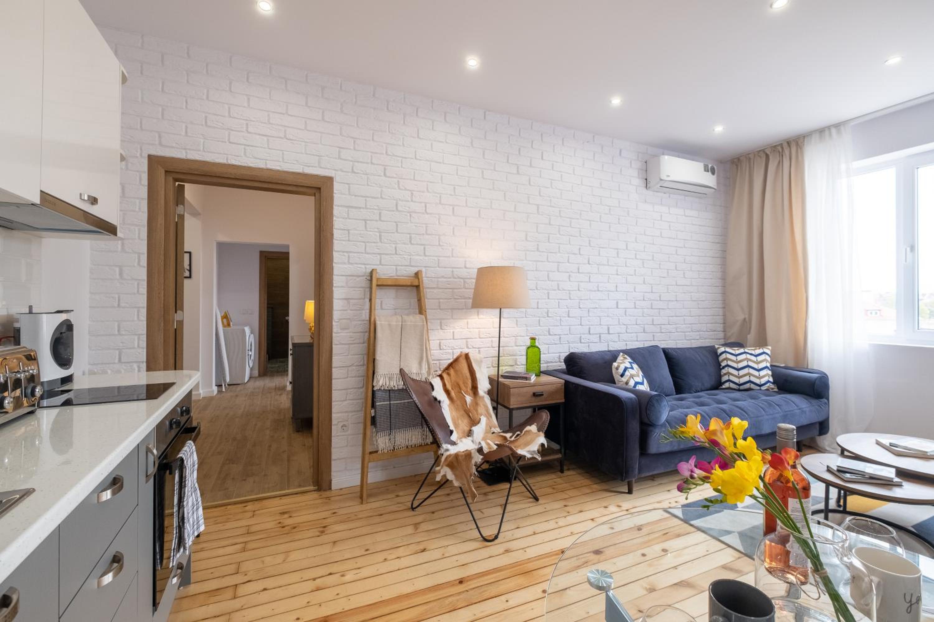 Stylish Gem 2BR Apartment with AC