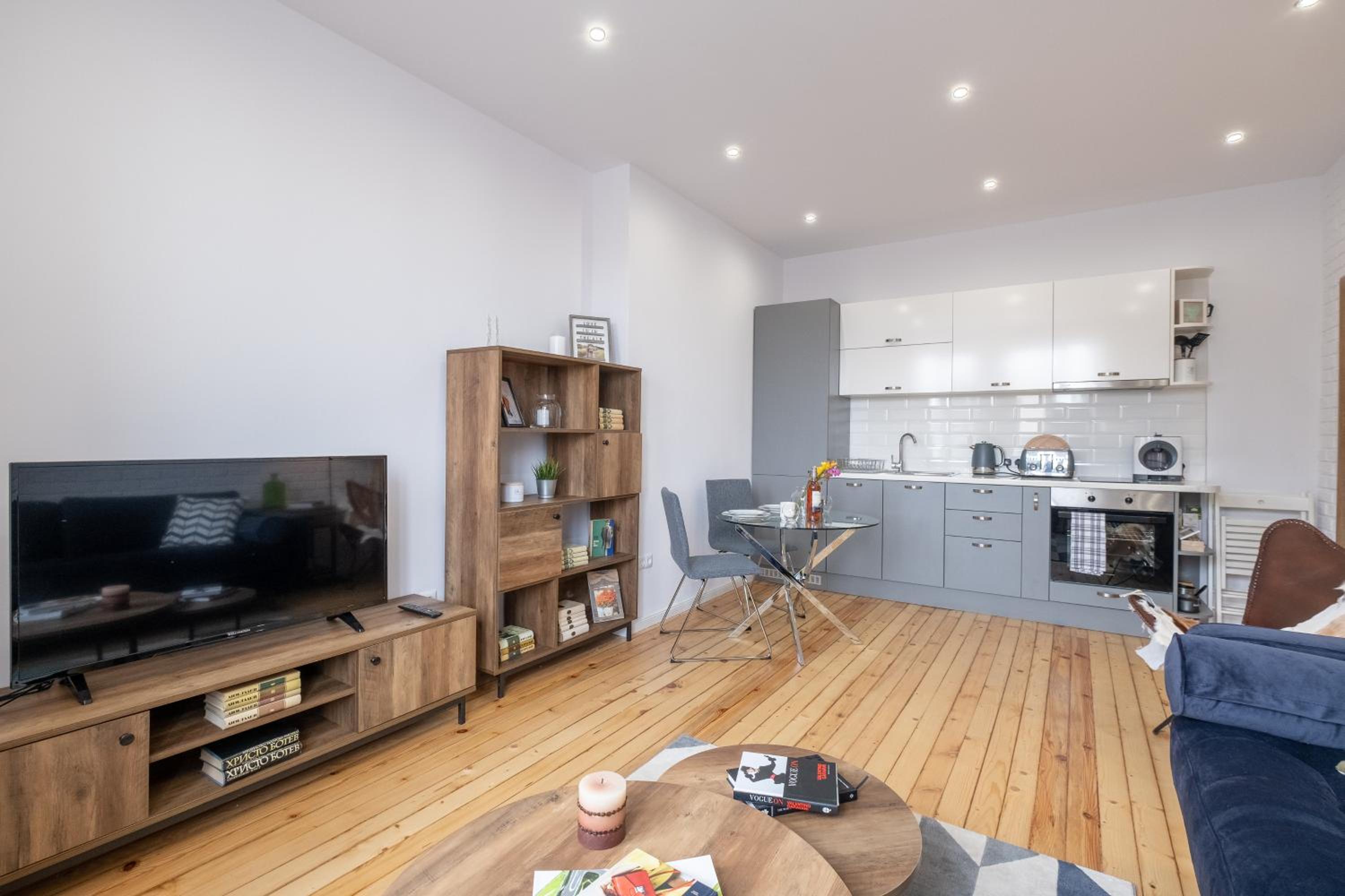 Stylish Gem 2BR Apartment with AC