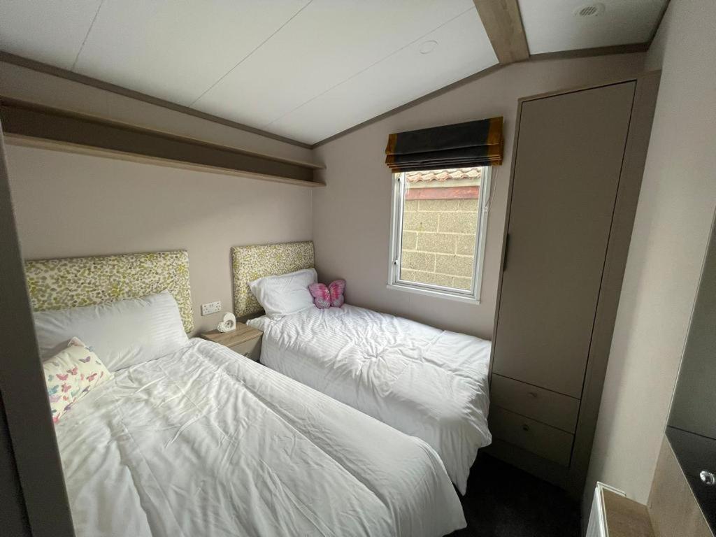 2021 2 bedroom static caravan in 5 stars Patrington haven holiday park view 2