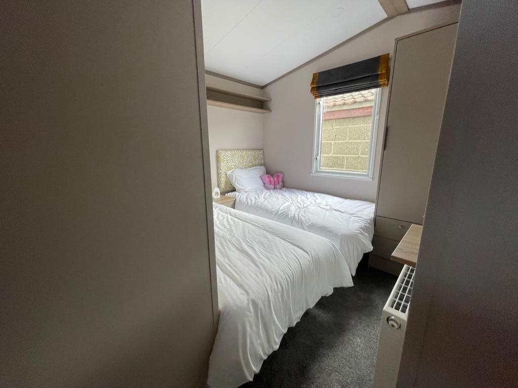 2021 2 bedroom static caravan in 5 stars Patrington haven holiday park view 4