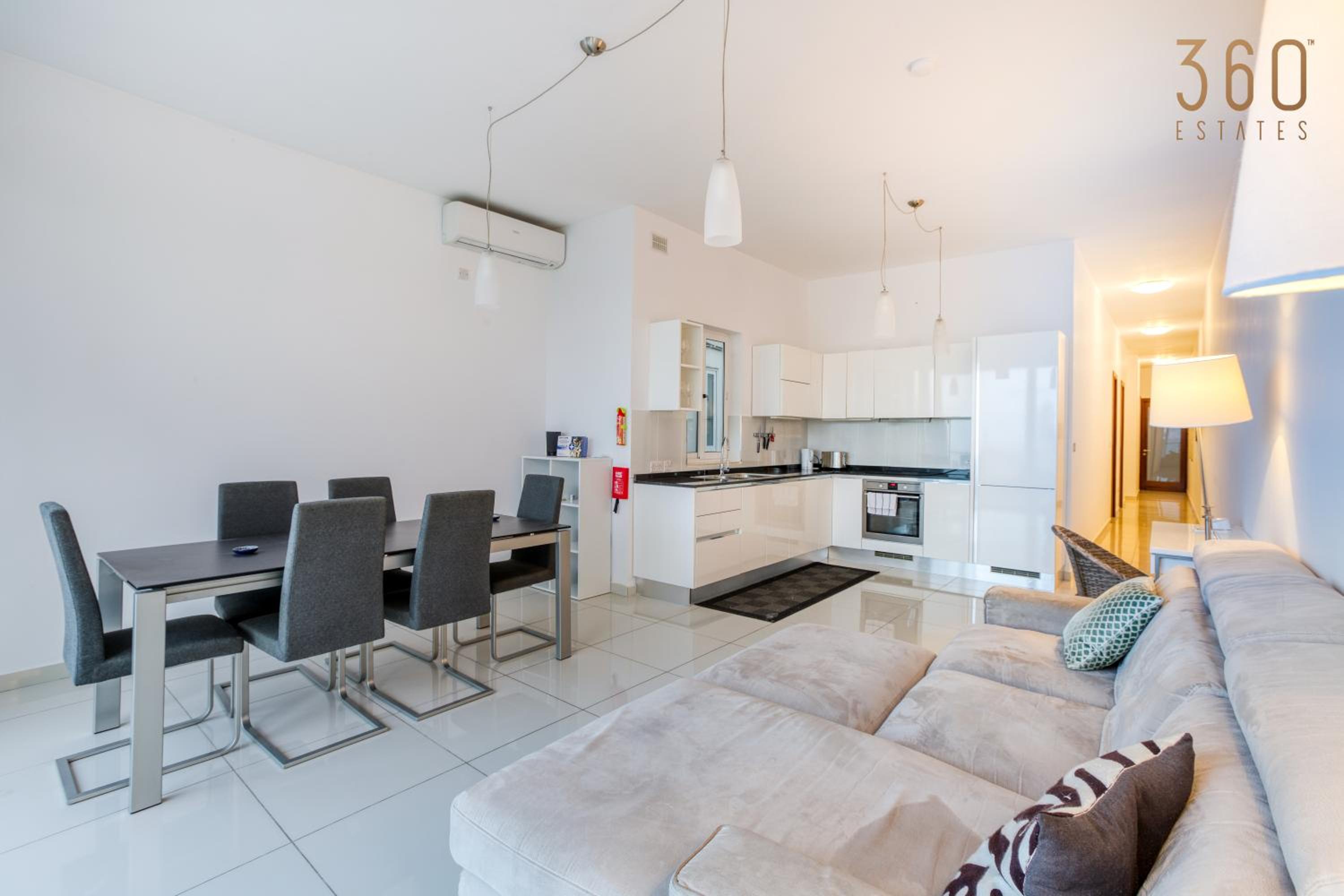 A fully equipped 3BR home with lovely views & WIFI photo 4