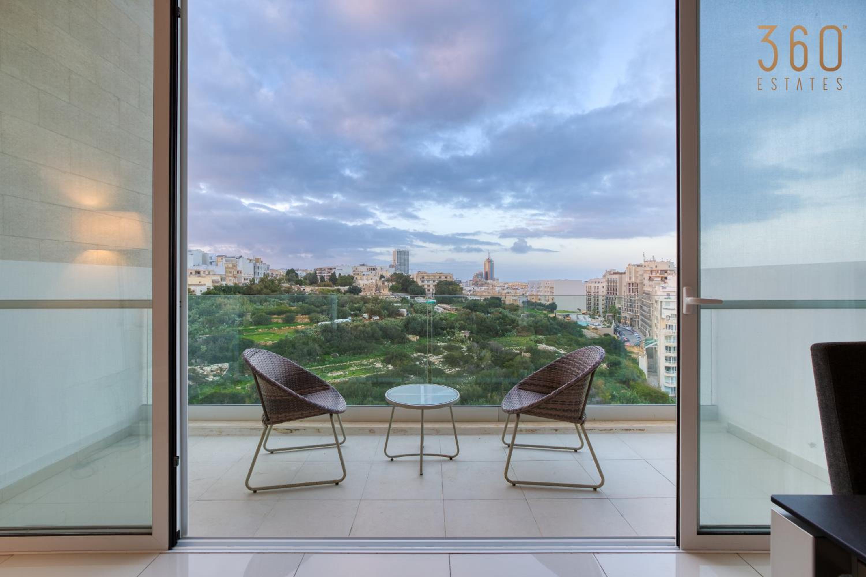 A fully equipped 3BR home with lovely views & WIFI — St Julian's