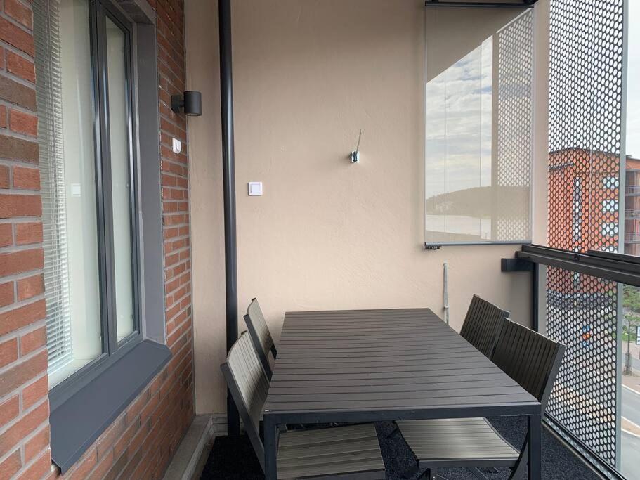 Yhden makuuhuoneen huoneisto Satamassa sauna ja iso parveke