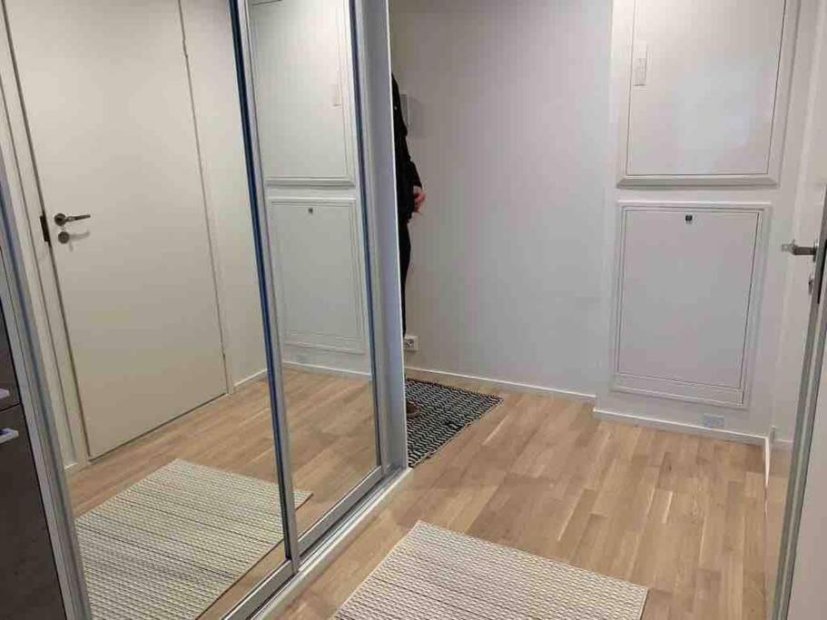 Yhden makuuhuoneen huoneisto Satamassa sauna ja iso parveke