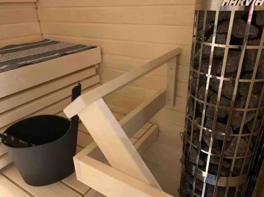 Yhden makuuhuoneen huoneisto Satamassa sauna ja iso parveke