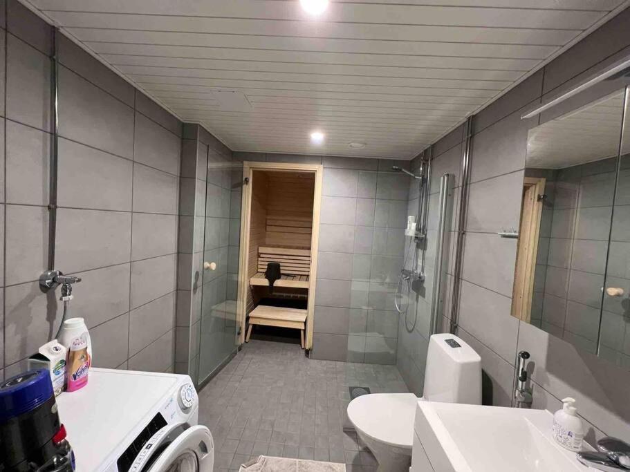 Yhden makuuhuoneen huoneisto Satamassa sauna ja iso parveke