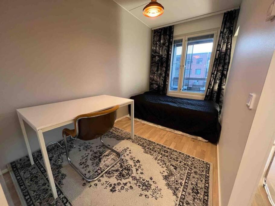 Yhden makuuhuoneen huoneisto Satamassa sauna ja iso parveke
