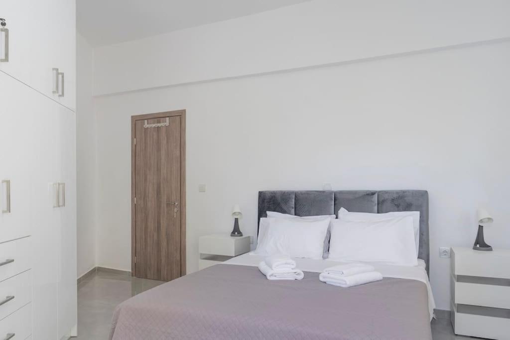 Modern Apartment in Athens, Petralona
