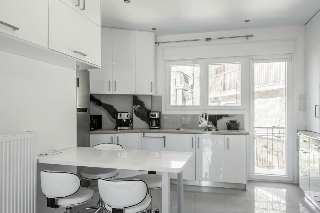 Modern Apartment in Athens, Petralona