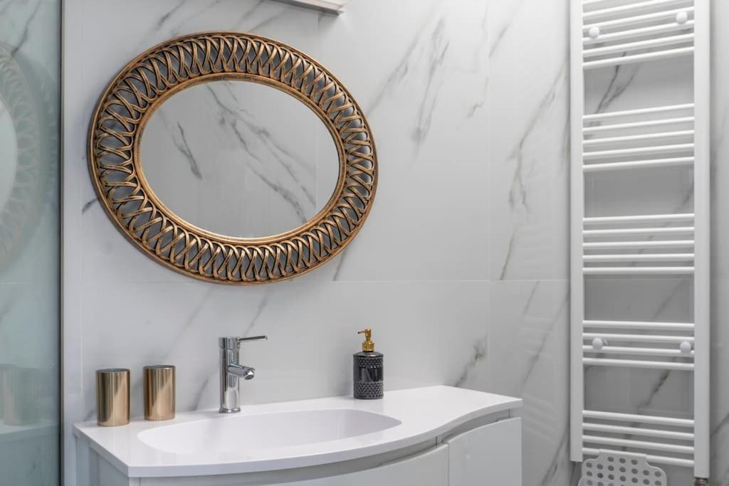 Modern Apartment in Athens, Petralona