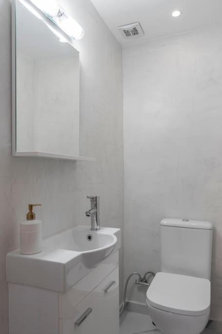 Modern Apartment in Athens, Petralona