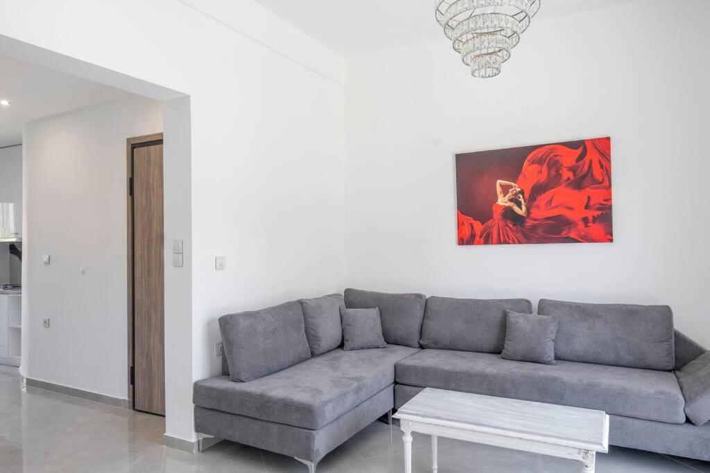 Modern Apartment in Athens, Petralona