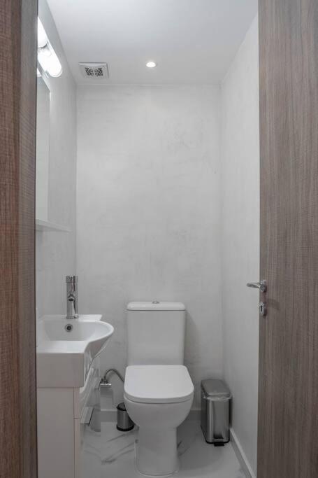 Modern Apartment in Athens, Petralona