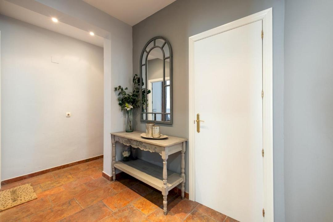 Cozy and bright- 1BED 1BATH- City center view 2