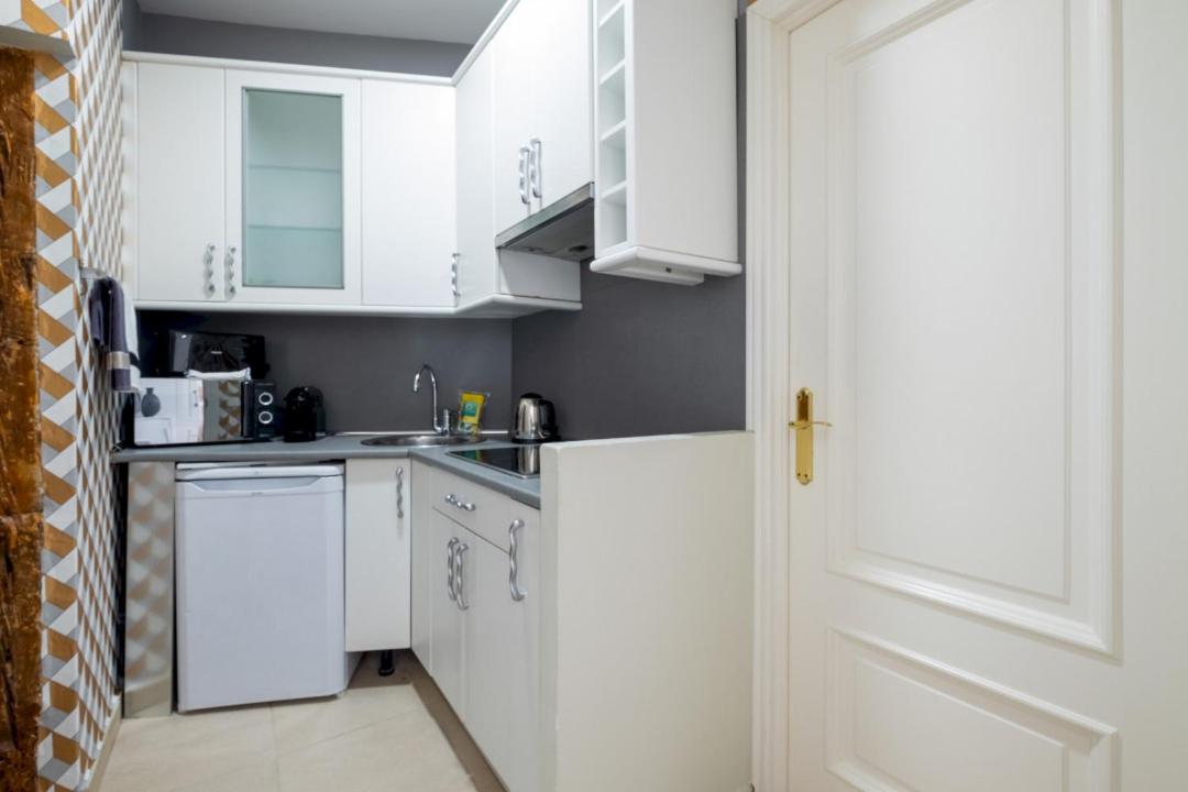 Cozy and bright- 1BED 1BATH- City center view 3
