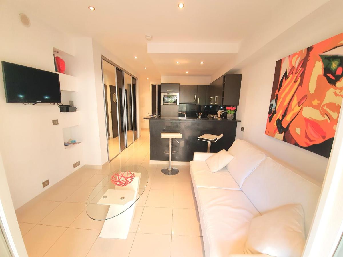 Studio design by Welcome to Cannes view 3