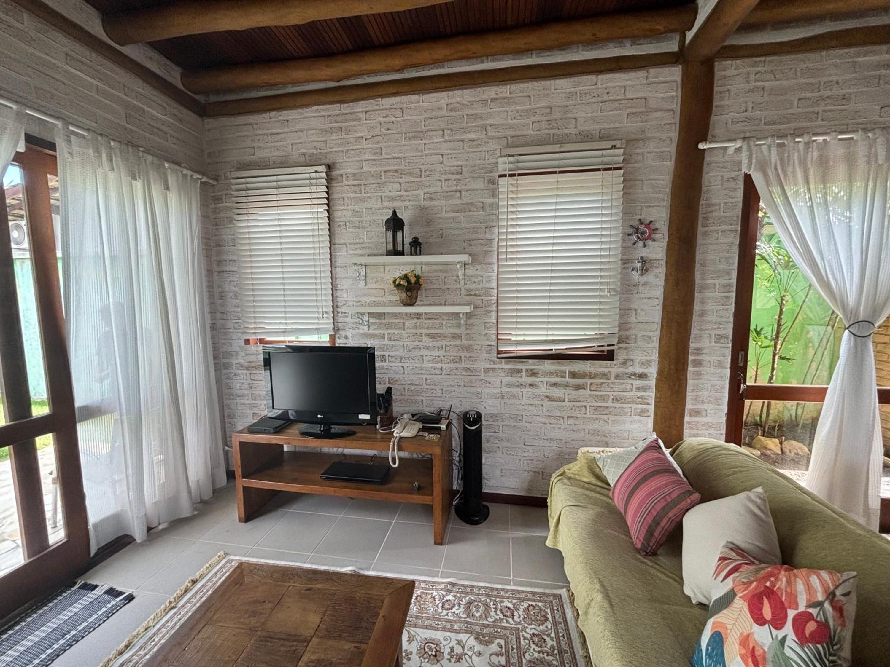 Casa com Piscina, Barra do Una.