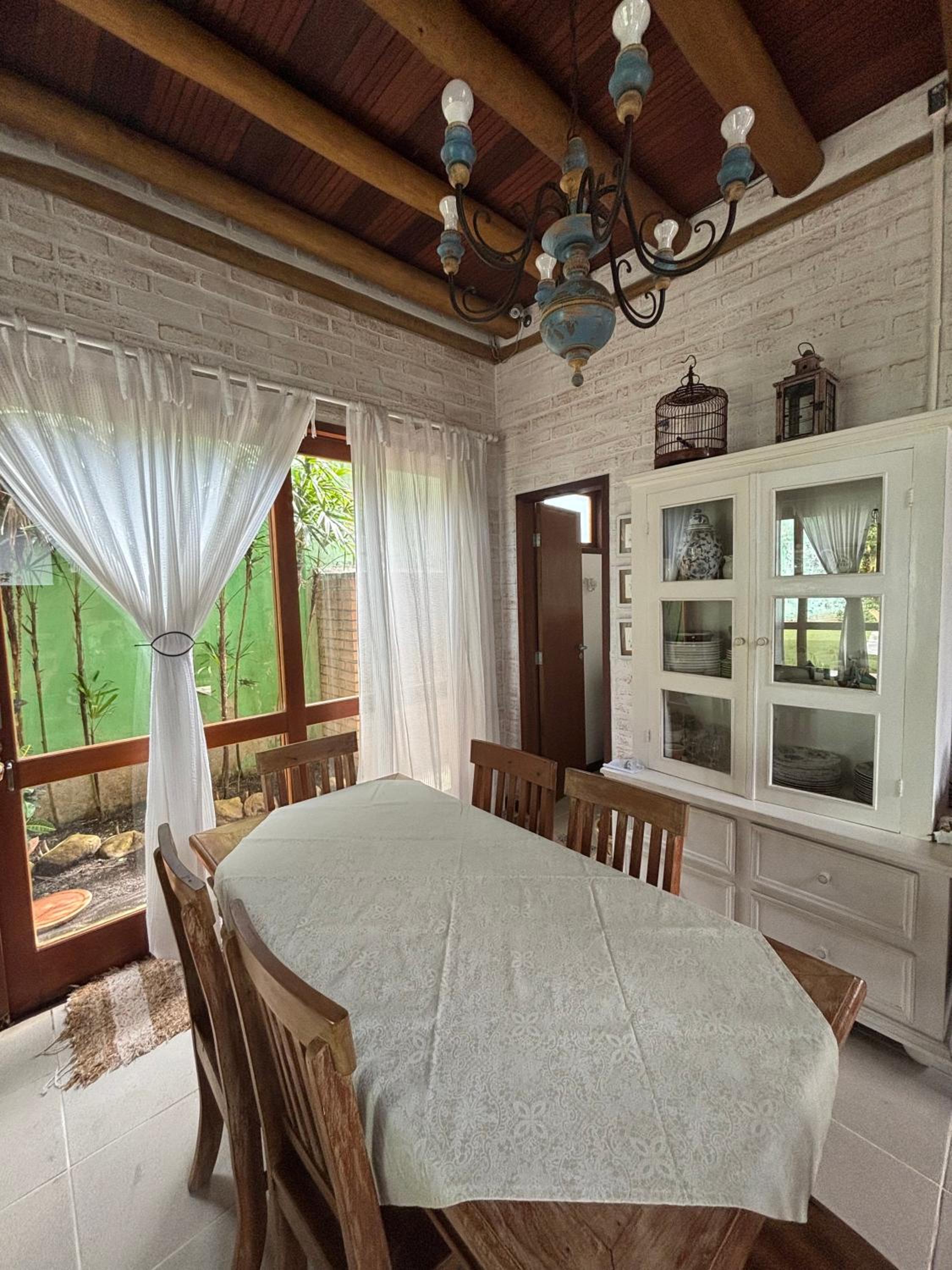 Casa com Piscina, Barra do Una.