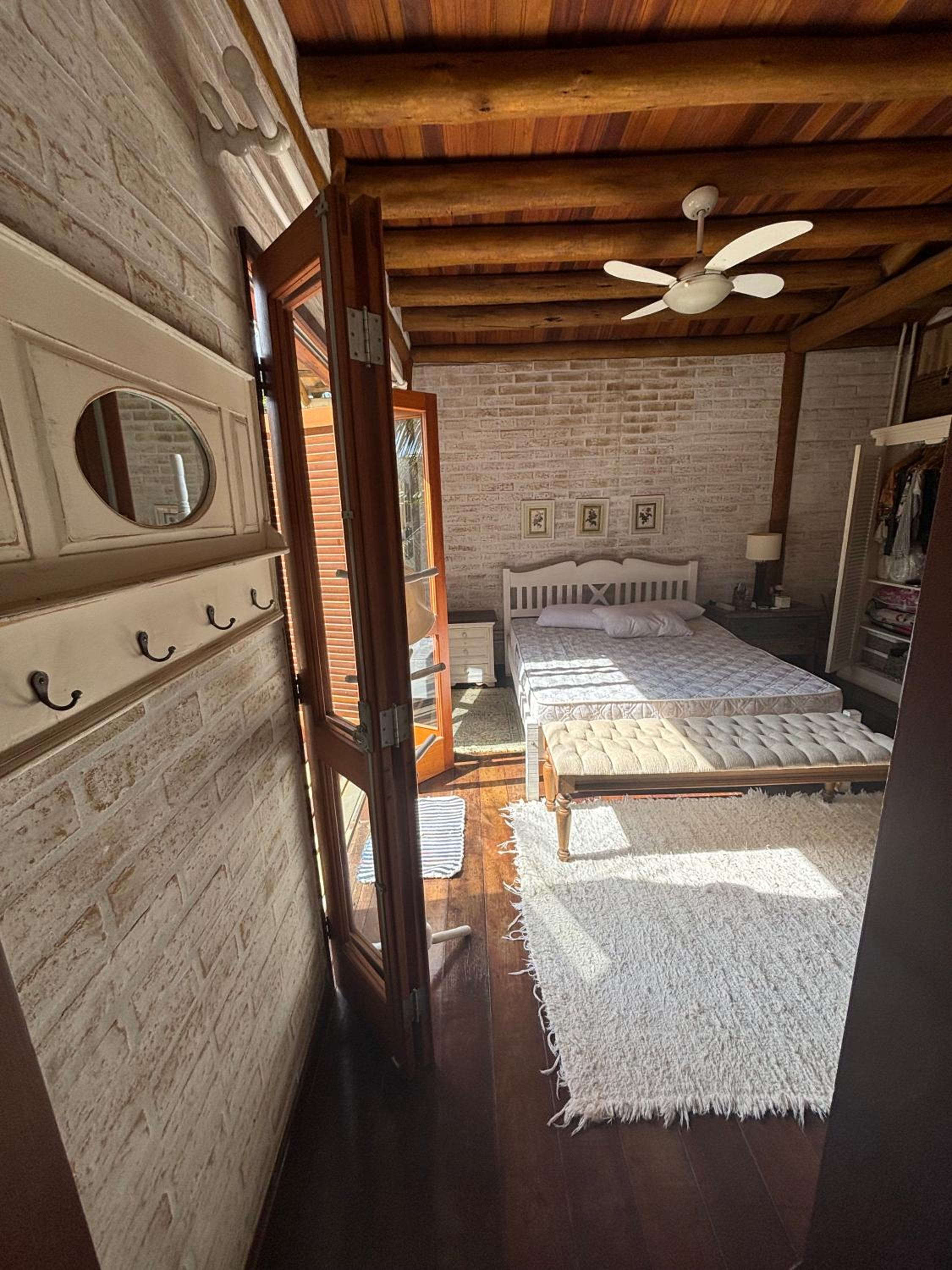 Casa com Piscina, Barra do Una.