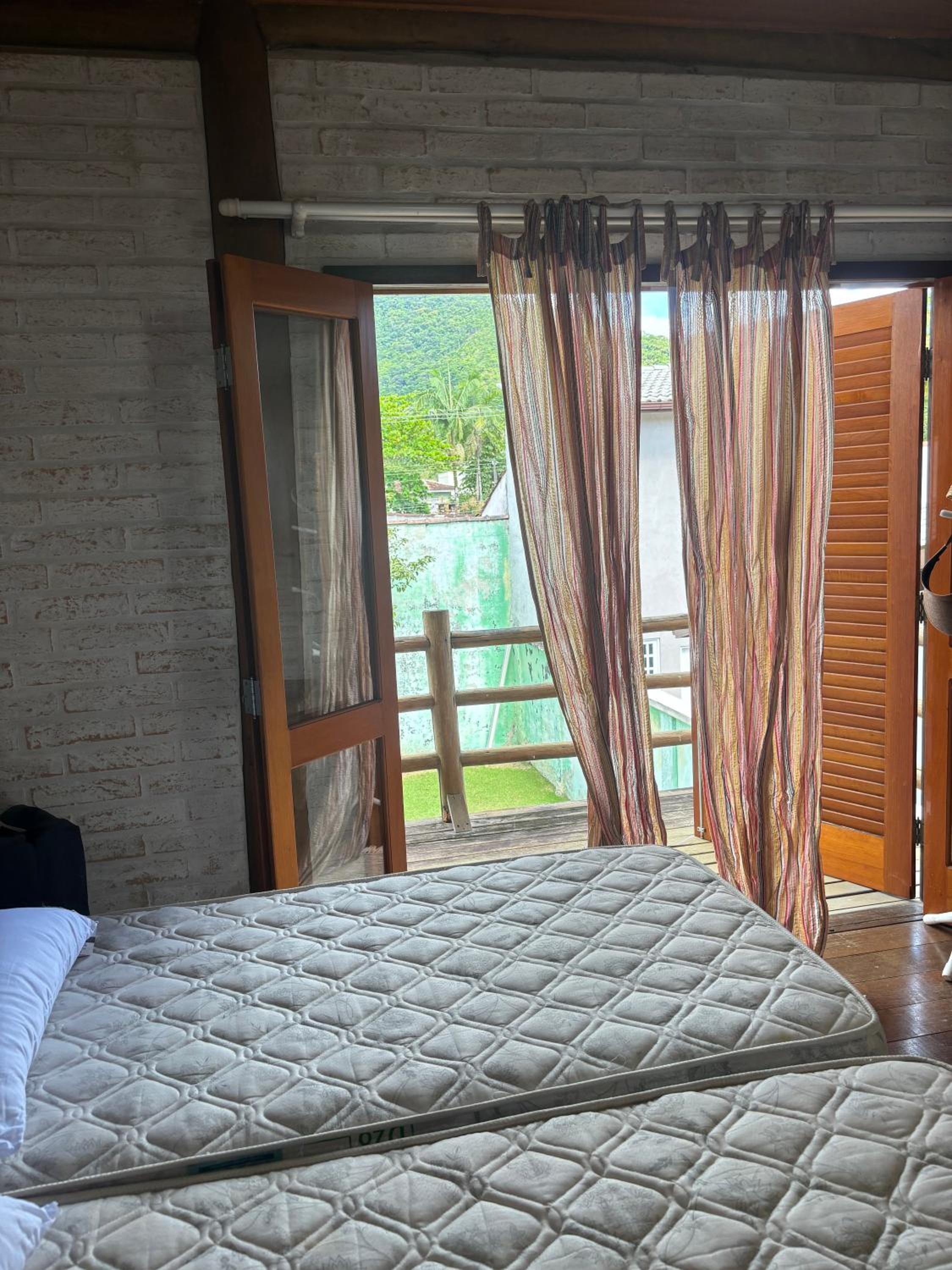 Casa com Piscina, Barra do Una.