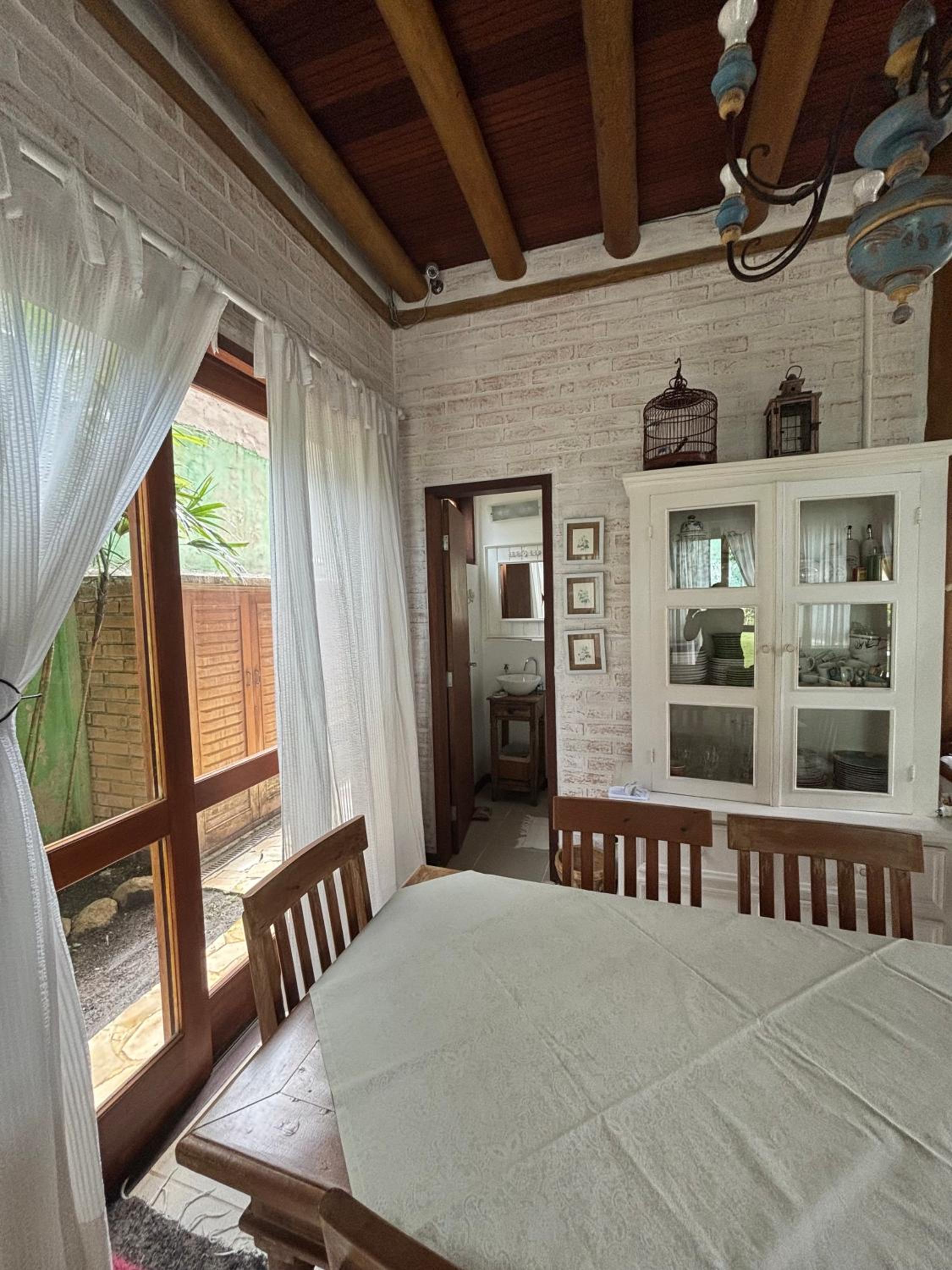 Casa com Piscina, Barra do Una.